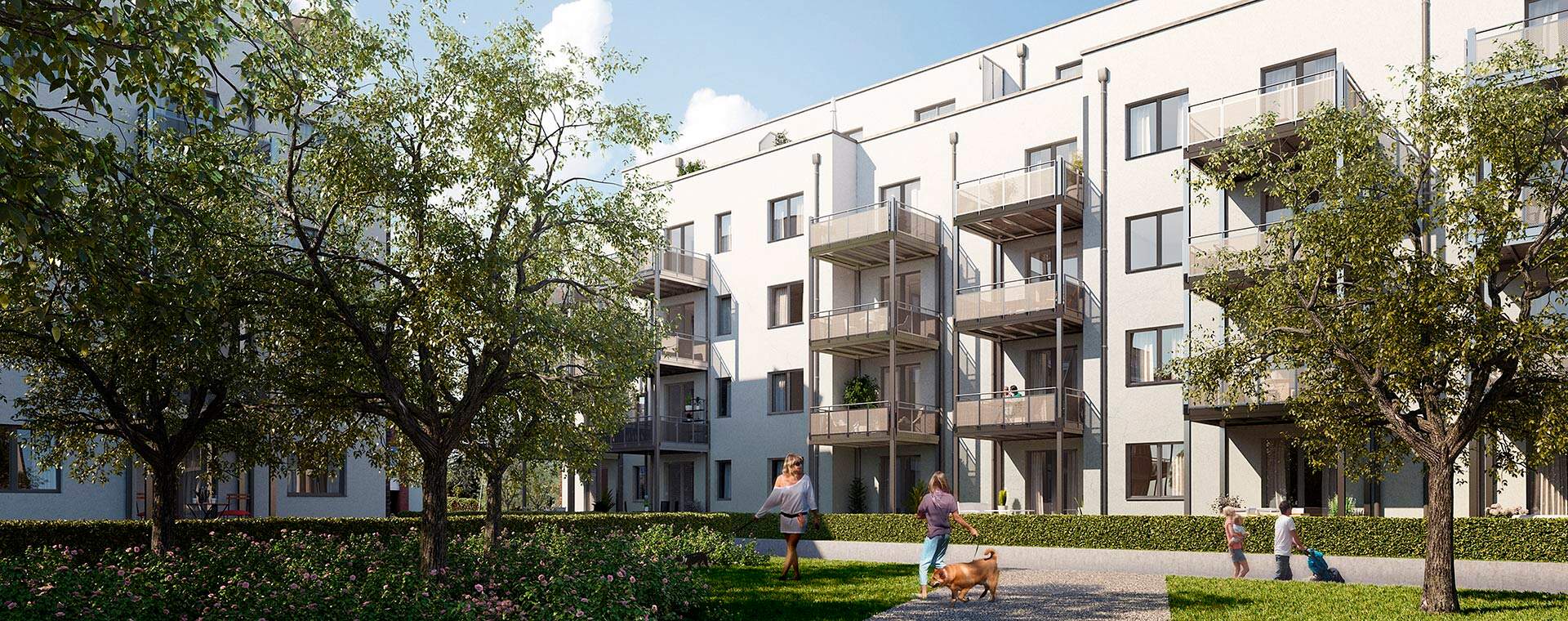 Modernes Wohngebäude mit Balkonen, umgeben von grünen Bäumen und einem gepflegten Garten.