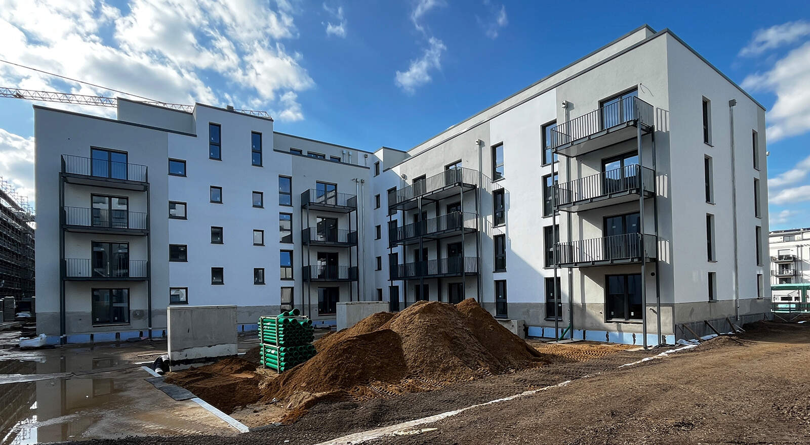 Fassade von Paulshöfe Haus 5 mit Blick in die Baustelle