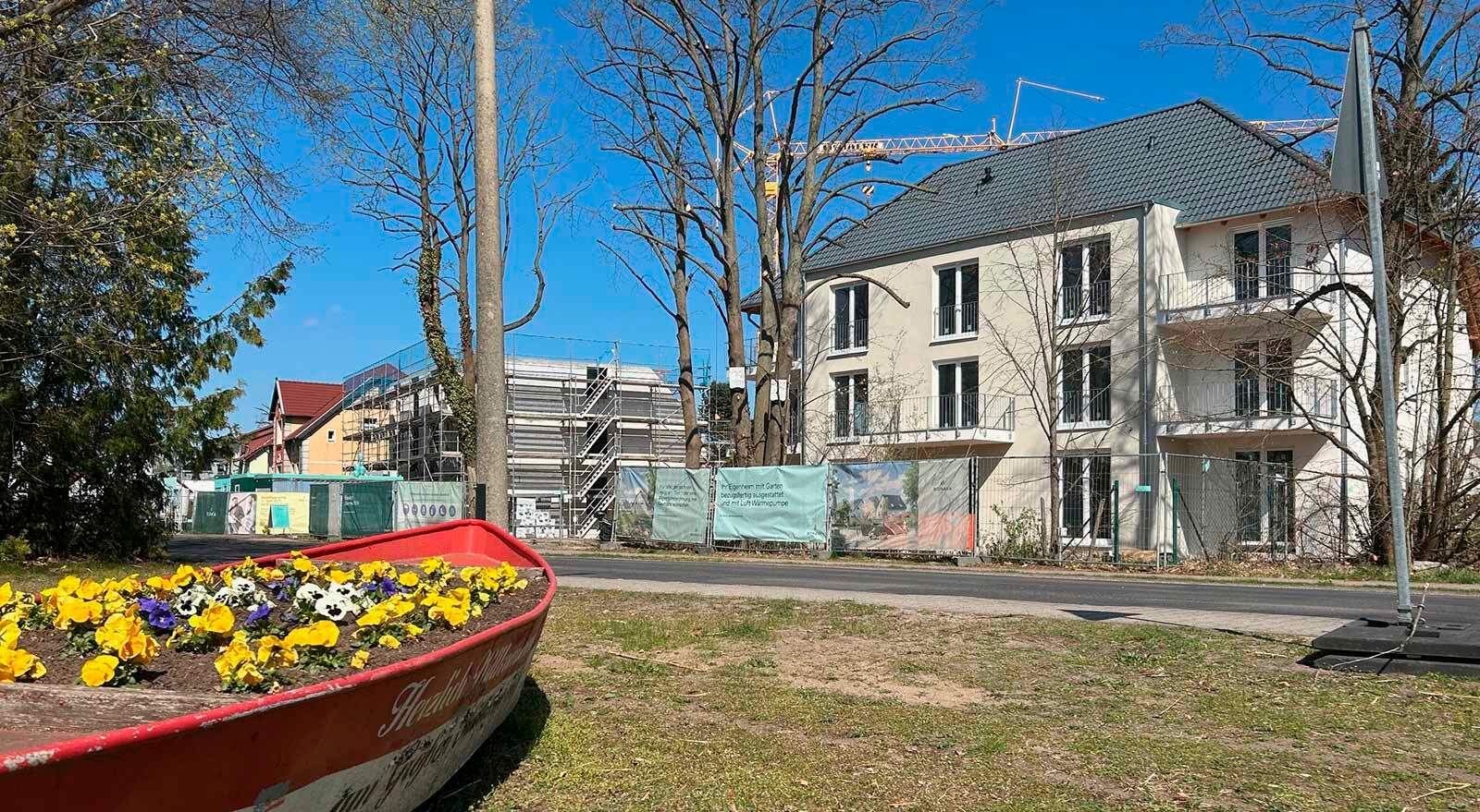 Ein Blick vom Seeufer auf das Haus B